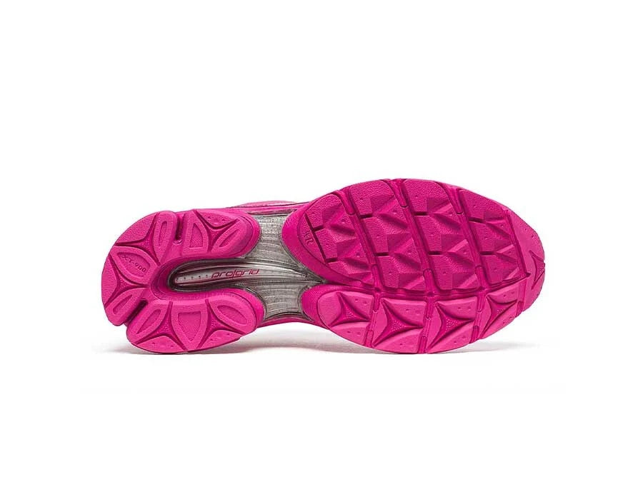 Saucony ProGrid Triumph 4 — Glossy Pink